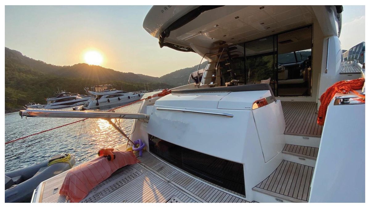 2016 Prestige 56 