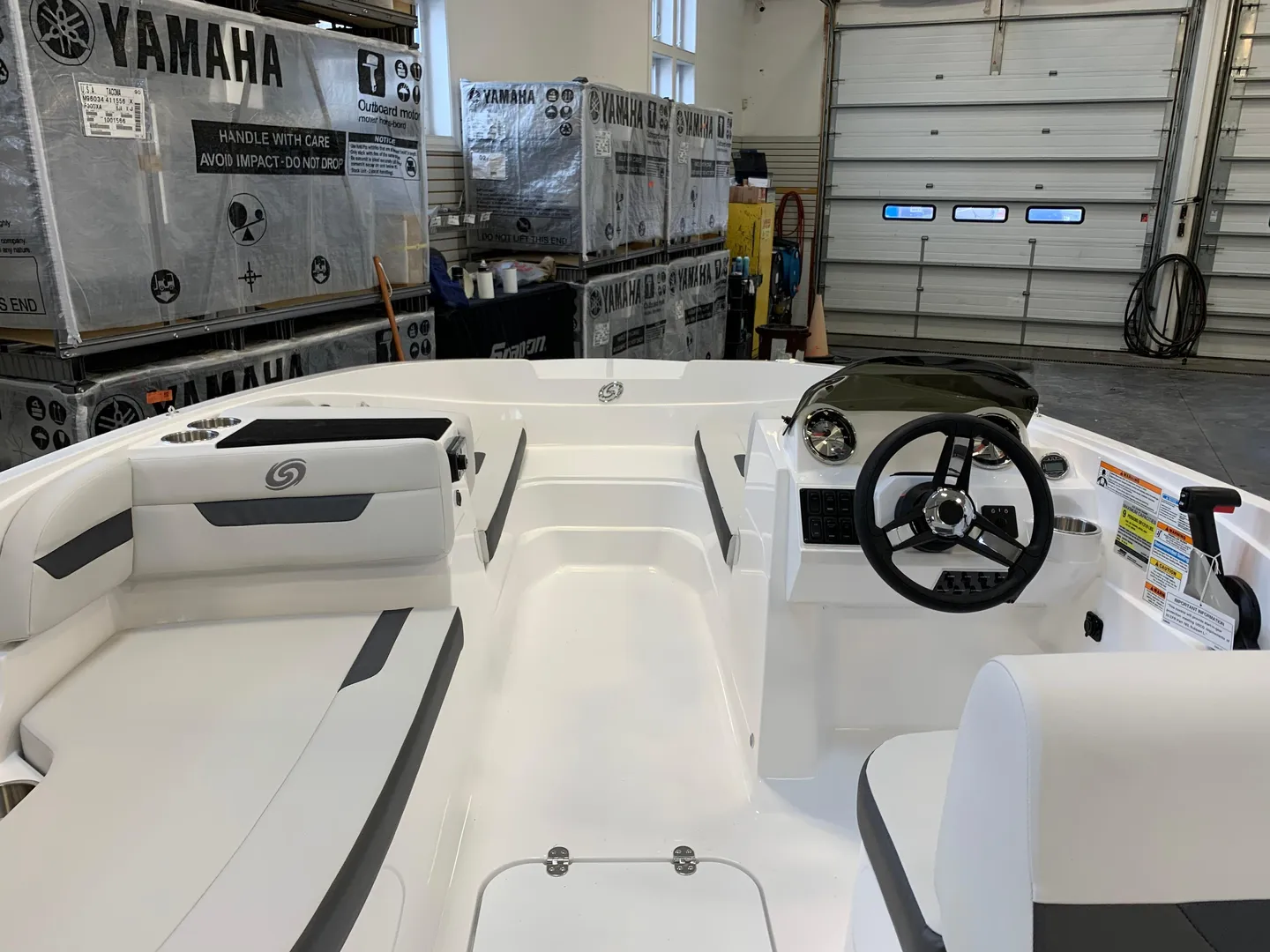 2025 Hurricane SunDeck Sport 185 OB Photo