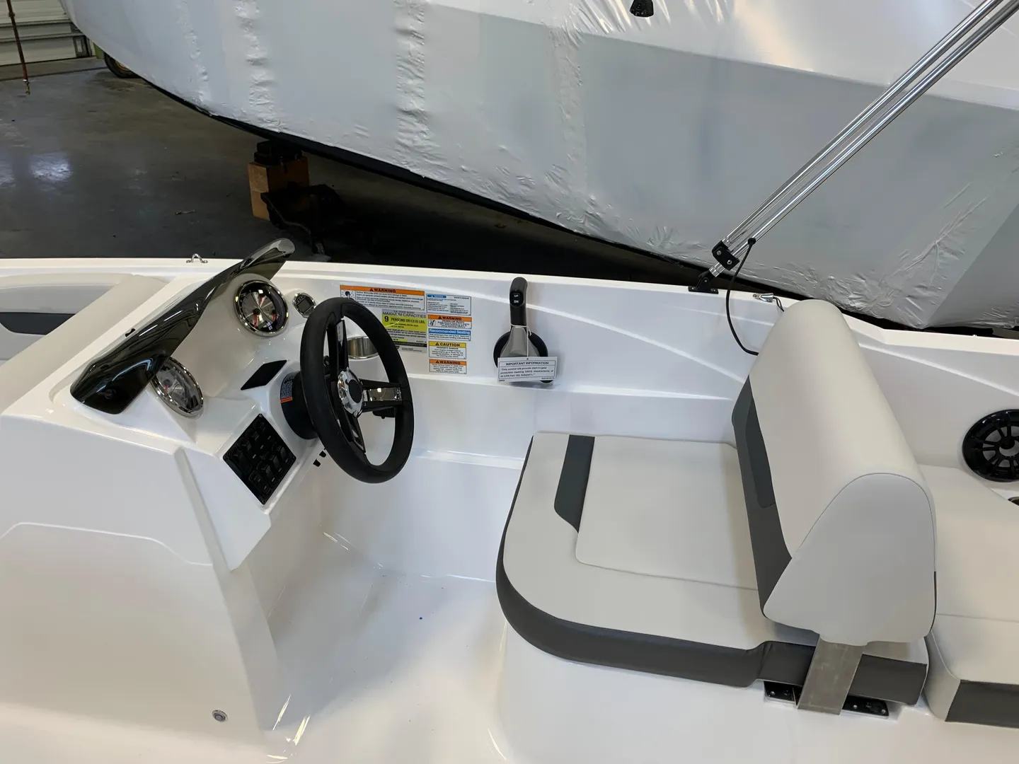 2025 Hurricane SunDeck Sport 185 OB Photo