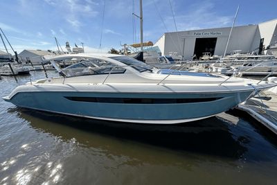 Pursuit 365i Sport Coupe