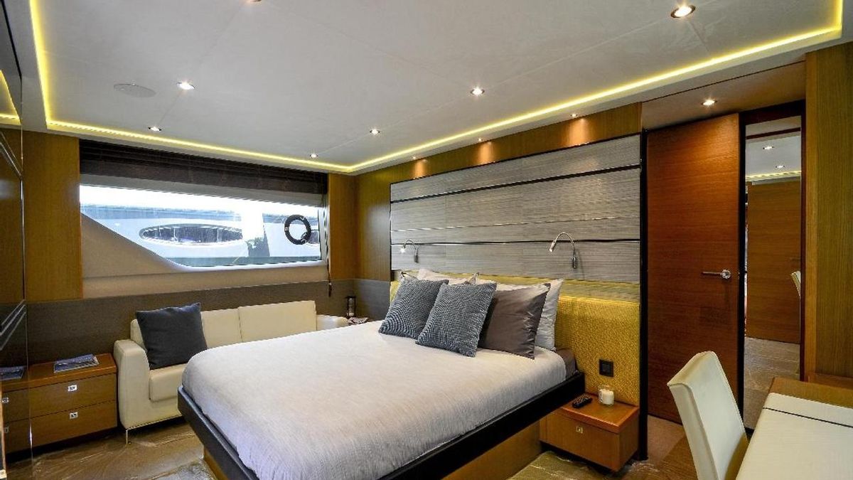 2015 Princess 72 
