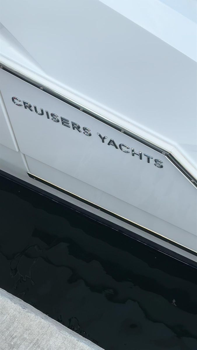 2021 Cruisers Yachts 42 