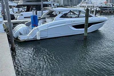 Cruisers Yachts 42 GLS