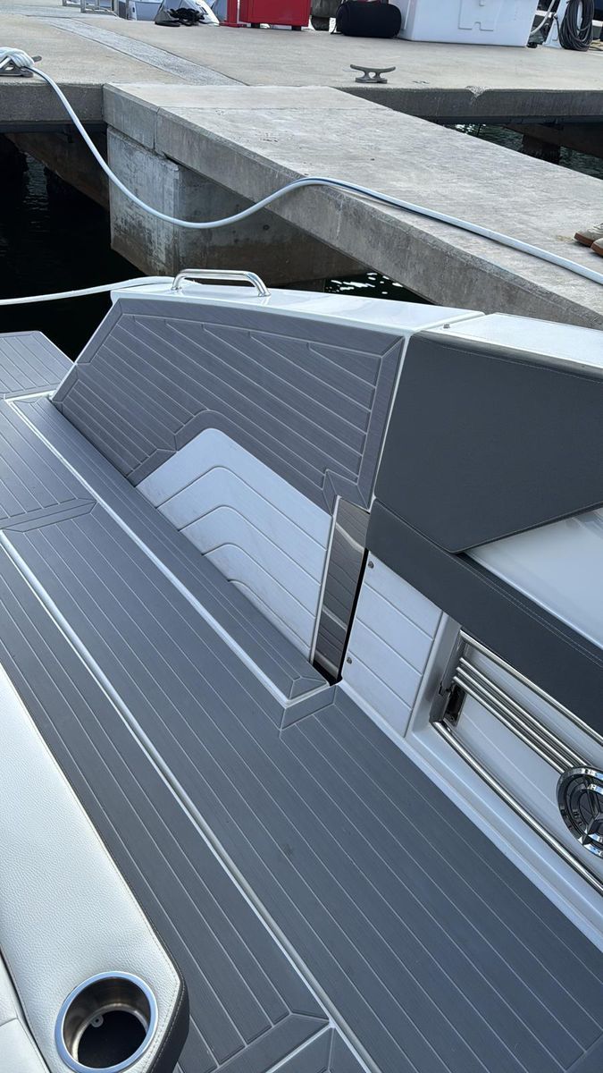 2021 Cruisers Yachts 42 