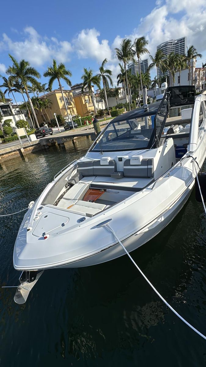 2021 Cruisers Yachts 42 