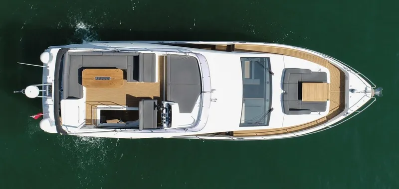  Yacht Photos Pics Sealine F530 - Overall