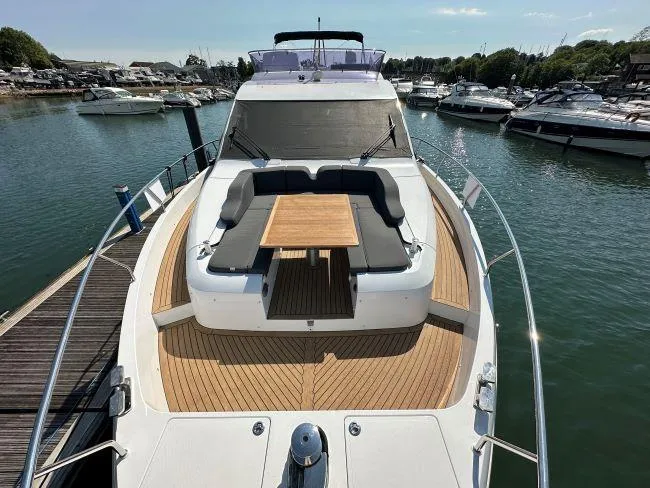  Yacht Photos Pics Sealine F530 - Fore deck