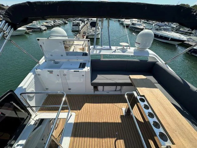  Yacht Photos Pics Sealine F530 - Flybridge