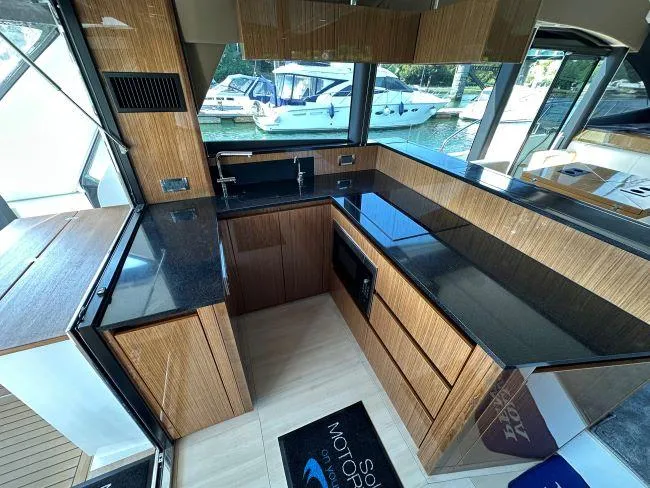  Yacht Photos Pics Sealine F530 - Galley
