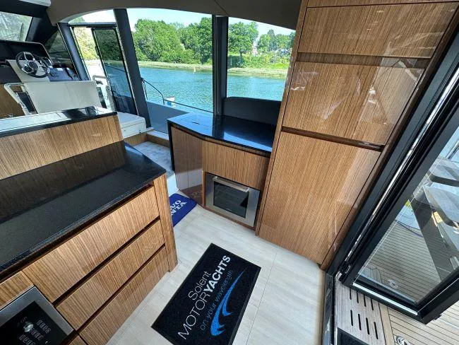  Yacht Photos Pics Sealine F530 - Galley