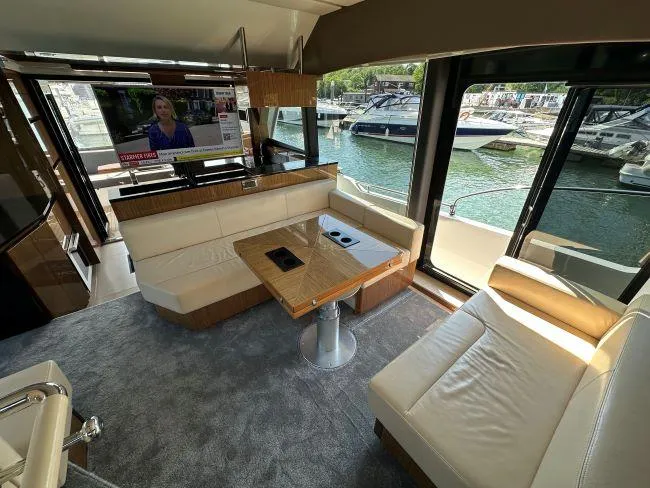  Yacht Photos Pics Sealine F530 - Saloon tv up