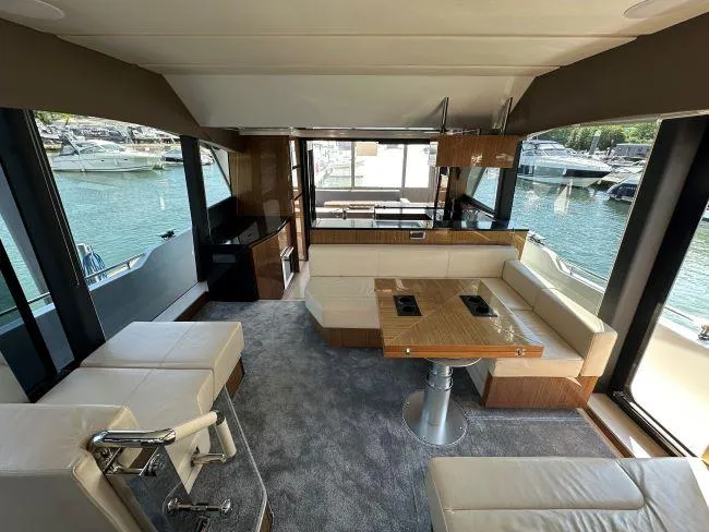  Yacht Photos Pics Sealine F530 - Saloon