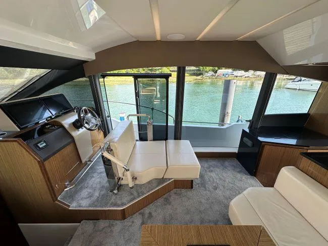  Yacht Photos Pics Sealine F530 - Saloon
