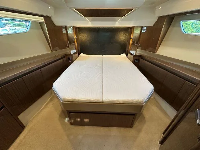  Yacht Photos Pics Sealine F530 - Guest VIP fore cabin