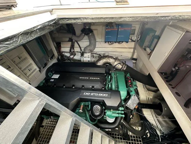  Yacht Photos Pics Sealine F530 - Engine stb