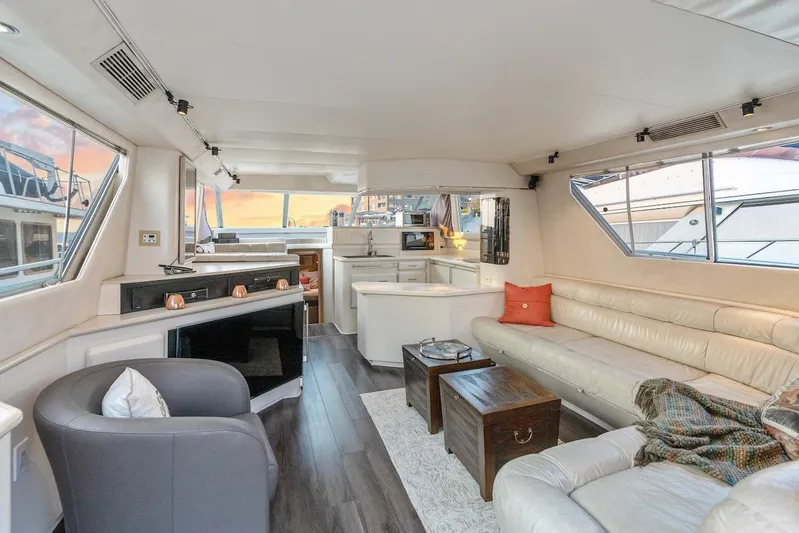 Too Many Options Yacht Photos Pics Luxurious interior of 1993 Sea Ray 550 Sedan Bridge yacht with modern furnishings.