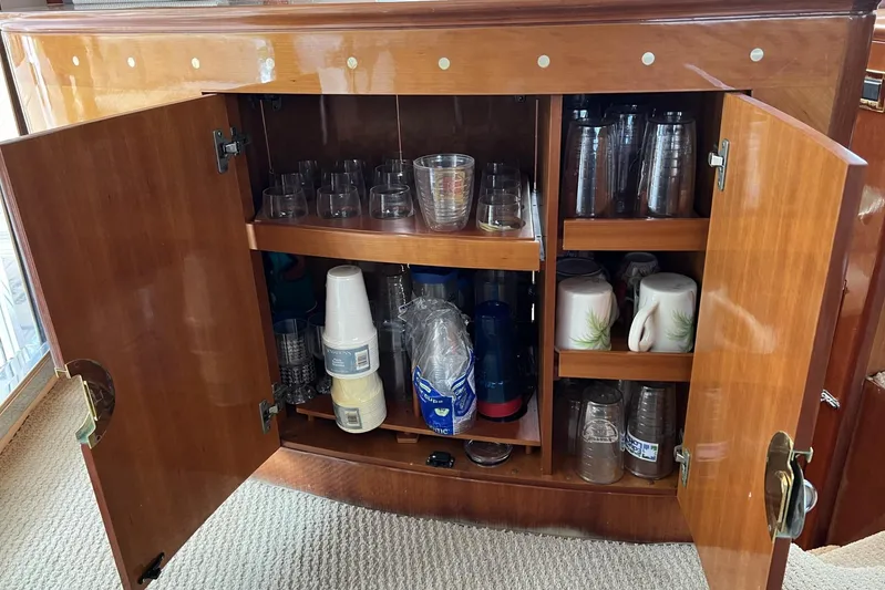  Yacht Photos Pics Salon Bar II