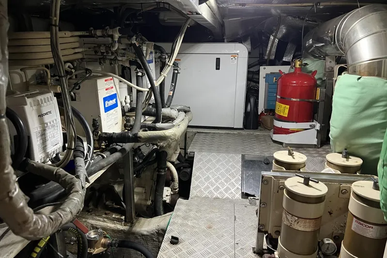  Yacht Photos Pics Engine Room VII