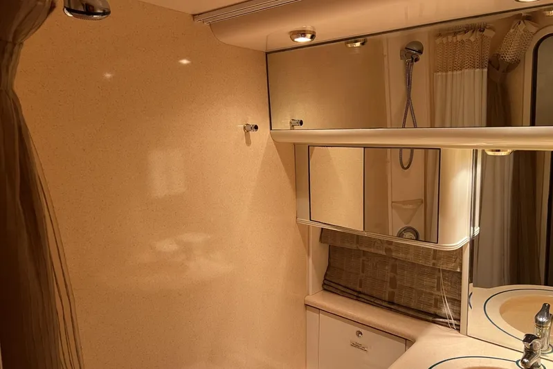  Yacht Photos Pics Master Head/Shower