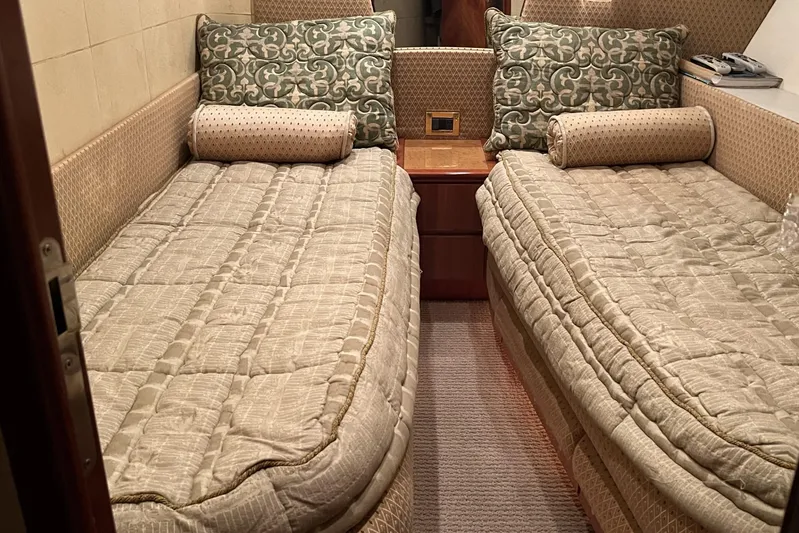  Yacht Photos Pics Twin Bunks in Guest Stateroom