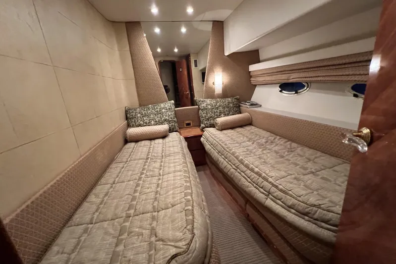  Yacht Photos Pics Guest Stateroom