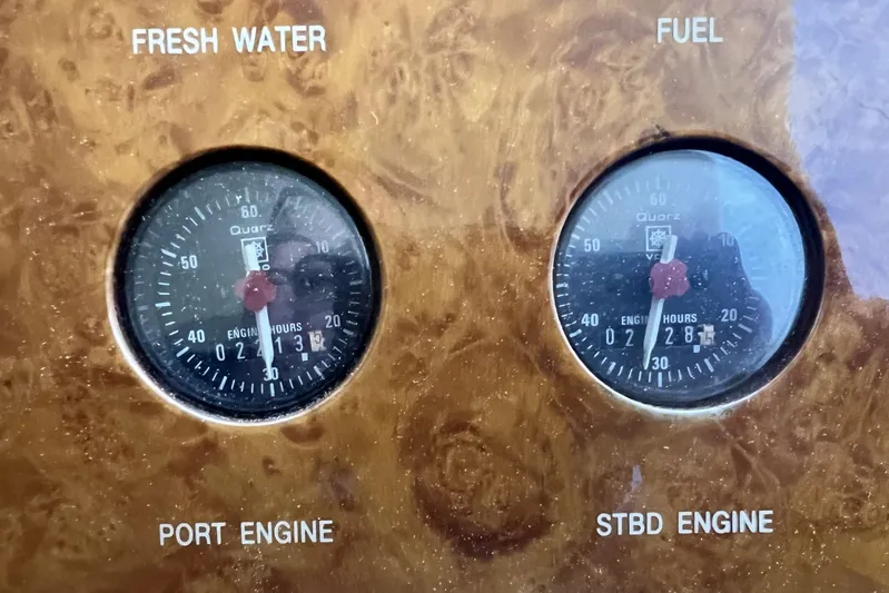  Yacht Photos Pics 2213 Port Engine Hours 2228 Stbe Engine Hours