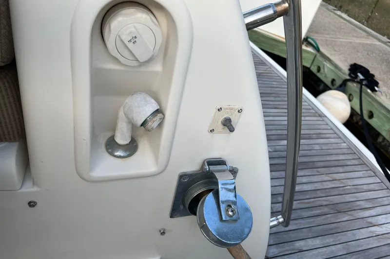  Yacht Photos Pics Hot/Cold Hand-Held Deck Shower Glendinning Cablemaster