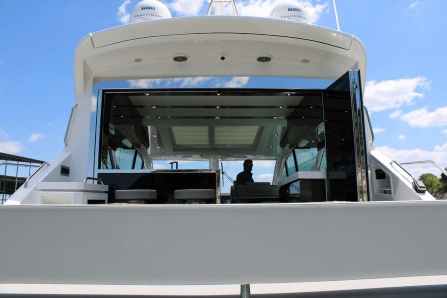 2021 Cruisers Yachts 54 Cantius
