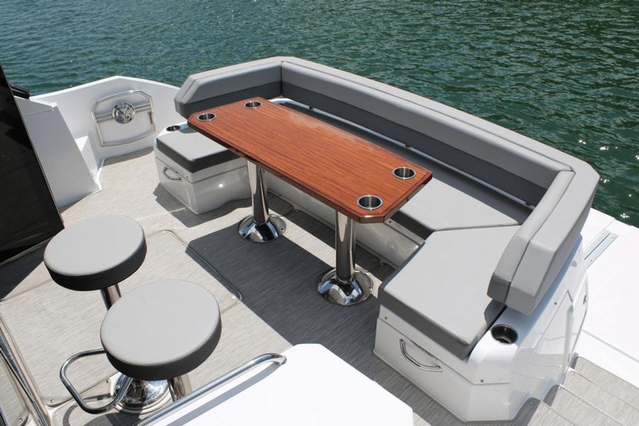 2021 Cruisers Yachts 54 Cantius