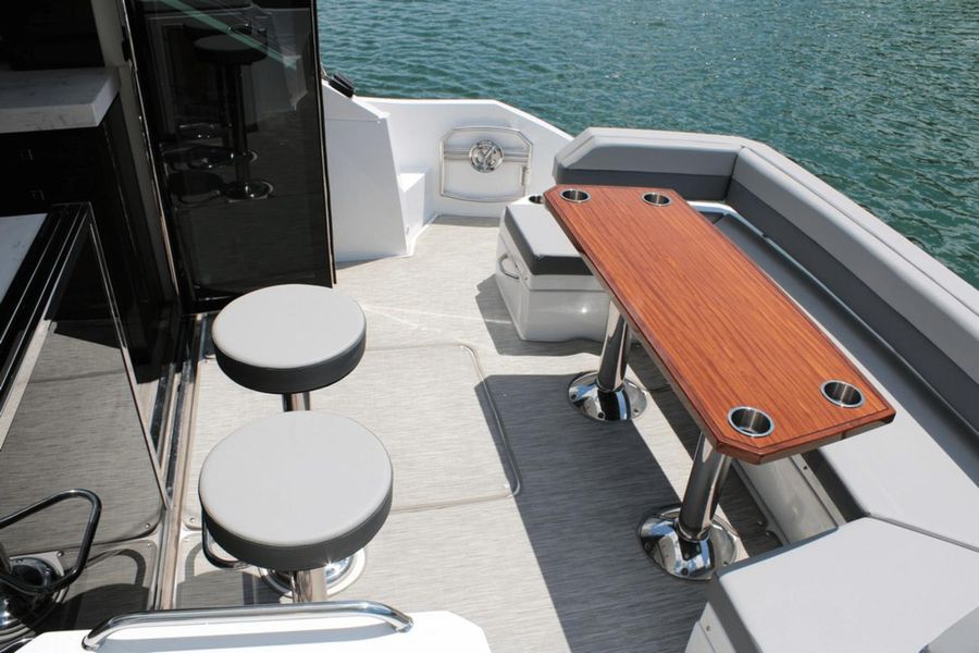 2021 Cruisers Yachts 54 Cantius
