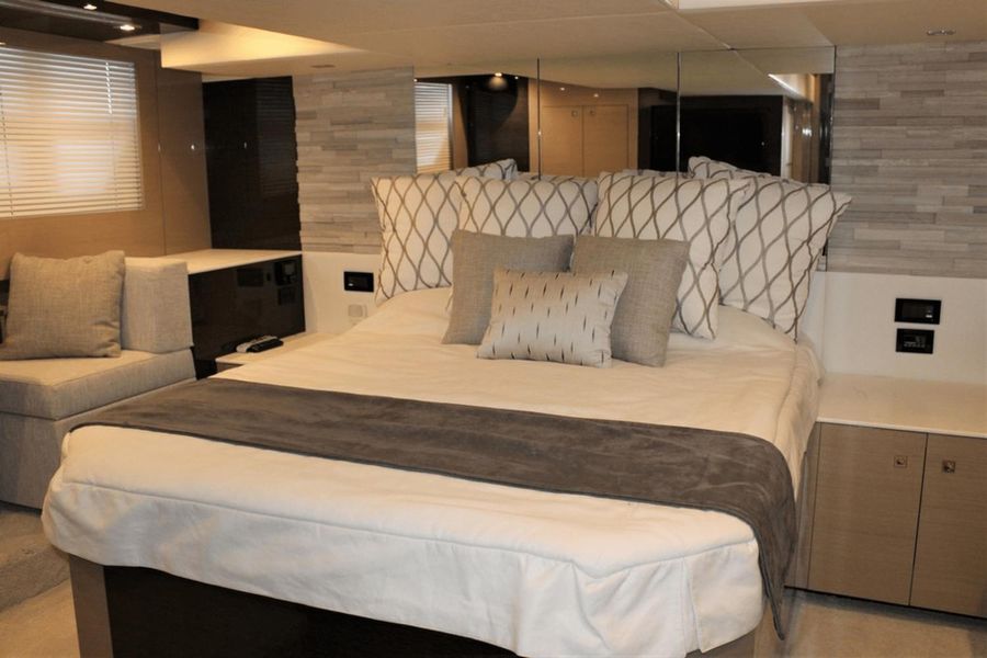2021 Cruisers Yachts 54 Cantius