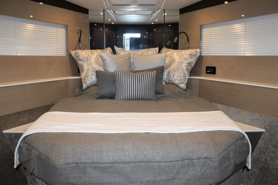 2021 Cruisers Yachts 54 Cantius