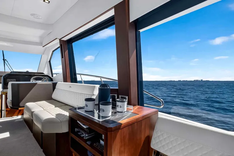 Mangogo Yacht Photos Pics Luxurious interior of 2021 Galeon 500 Fly yacht with ocean view.