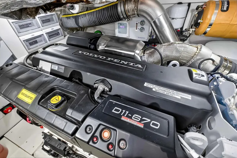 Mangogo Yacht Photos Pics Engine room of 2021 Galeon 500 Fly featuring Volvo Penta D11-670 engine.