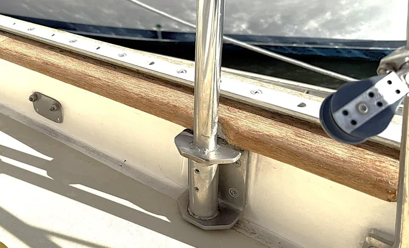 Sarah Yacht Photos Pics Close-up of Cabo Rico Pearl Edition 2000 yacht railing with polished metal and wood details.