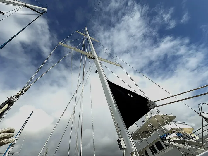 Sarah Yacht Photos Pics Sailboat mast against cloudy sky, Cabo Rico Pearl Edition Anniversary Special, 2000 model.