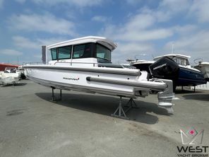 2023 Axopar 28 CABIN