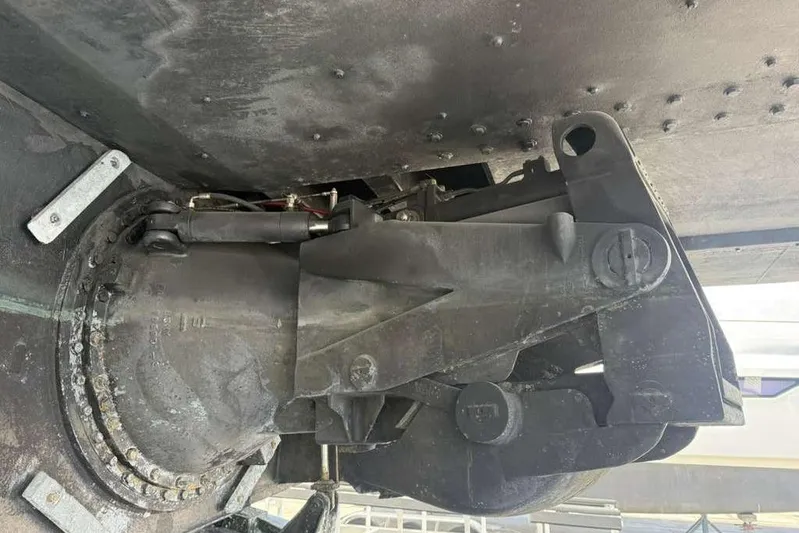 1992/2016 Heesen Motor Yacht Yacht Photos Pics Close-up of Heesen 141 Motor Yacht's mechanical component, 1992 model.