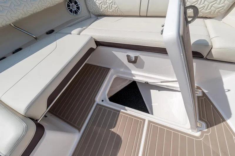  Yacht Photos Pics Manufacturer Provided Image