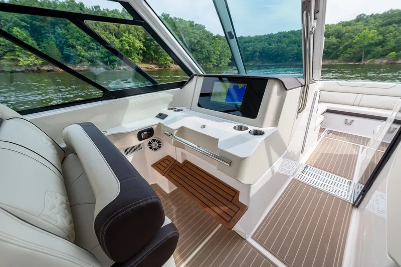  Yacht Photos Pics Manufacturer Provided Image