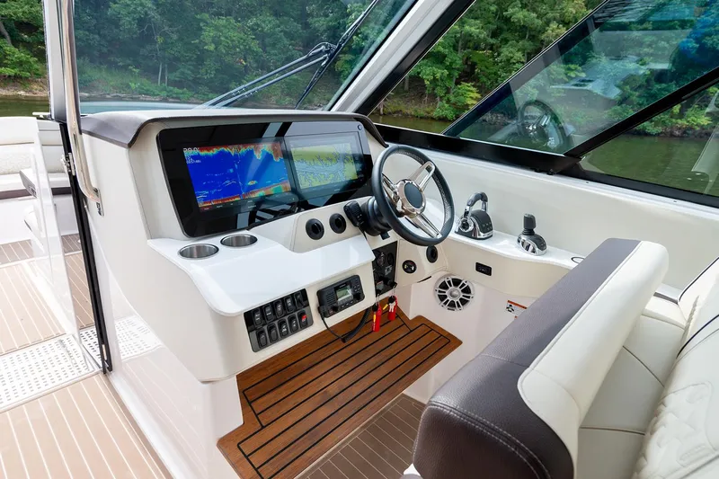  Yacht Photos Pics Manufacturer Provided Image