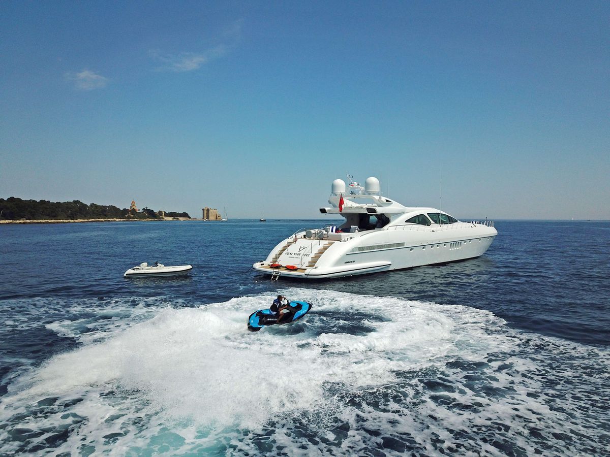 2006 Mangusta 130 