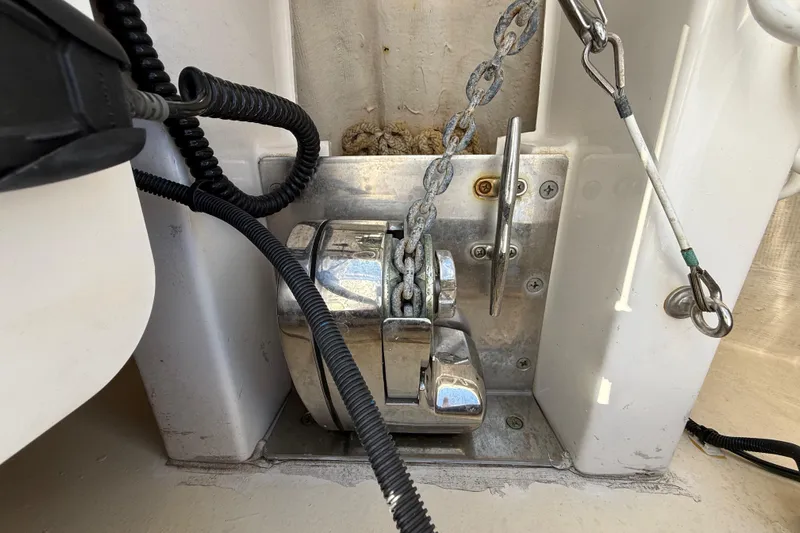 Alroma Yacht Photos Pics 2022 Pursuit S 358 Sport boat anchor chain and winch system.