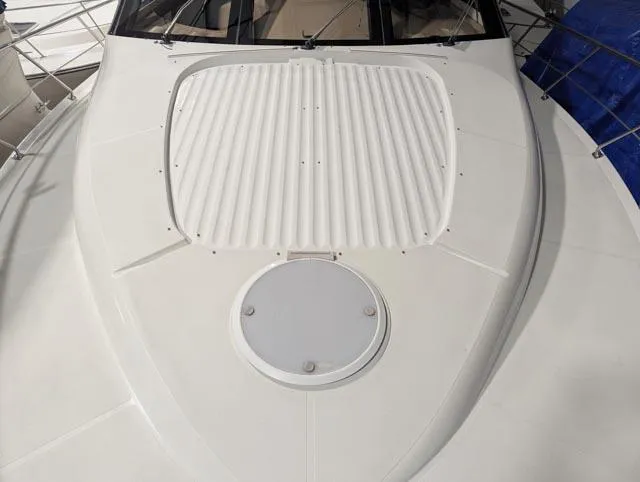 Her Endeavour II Yacht Photos Pics 1999 Carver 530 Voyager Pilothouse deck with hatch and non-slip surface.