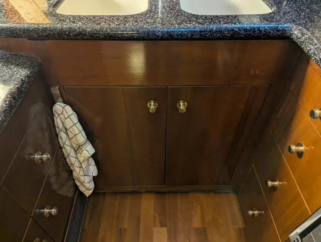 Her Endeavour II Yacht Photos Pics 