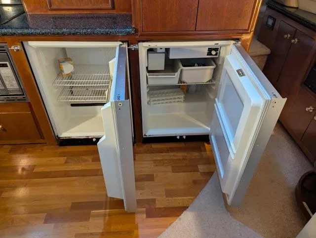 Her Endeavour II Yacht Photos Pics 