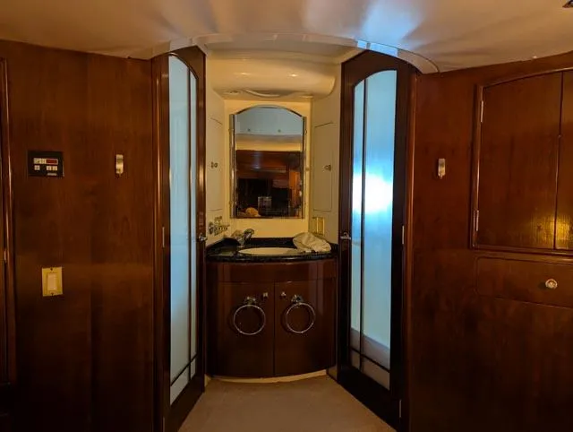 Her Endeavour II Yacht Photos Pics 