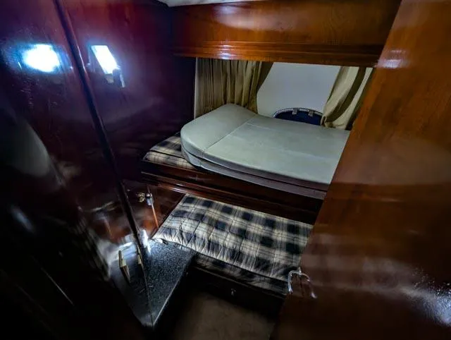 Her Endeavour II Yacht Photos Pics 