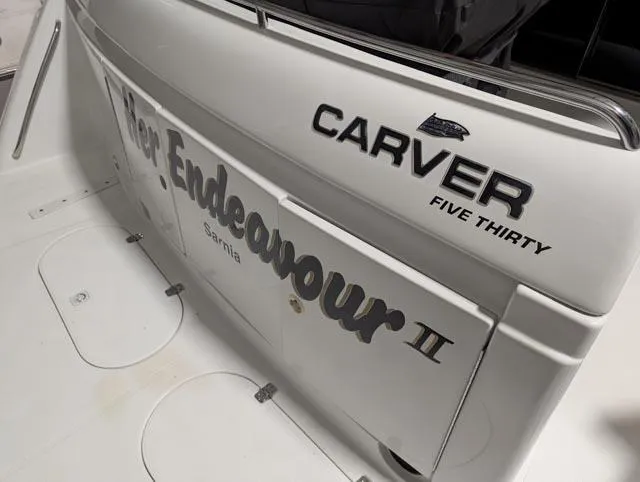 Her Endeavour II Yacht Photos Pics 1999 Carver 530 Voyager Pilothouse boat stern with "Tier Endeavour II" name.