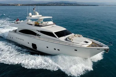 2007 Ferretti Yachts 830